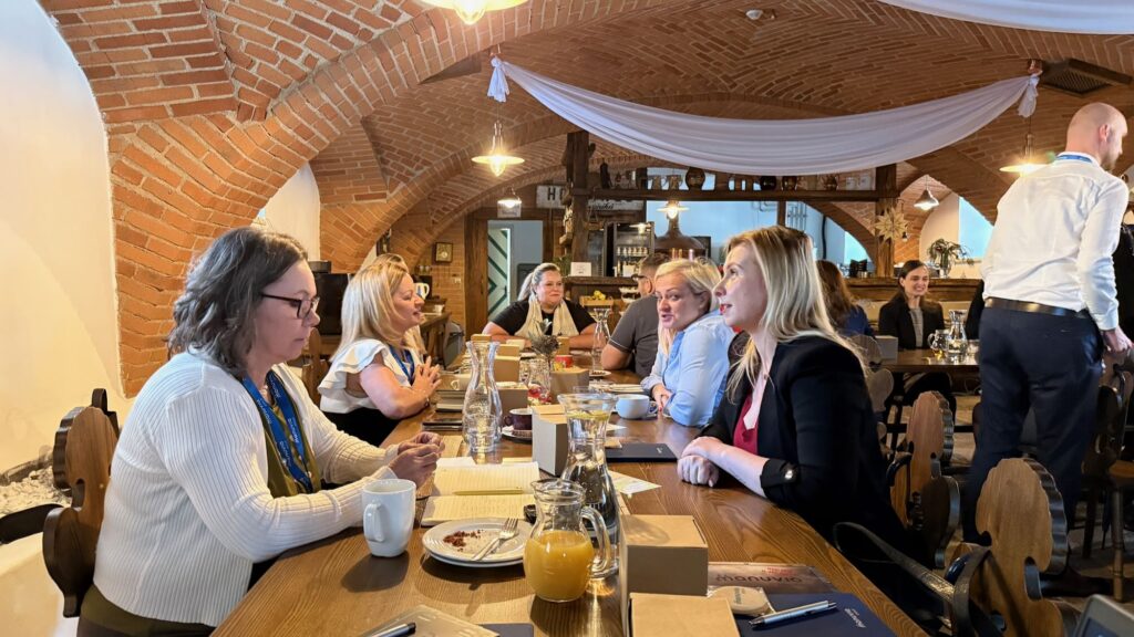 HR, vůně kávy a historické klenby. Jak proběhl náš Business Breakfast v The Old Yard Rychvald?